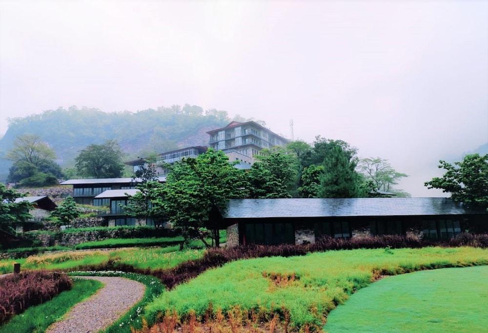 Taj Rishikesh Resort And Spa Дехрадун Экстерьер фото
